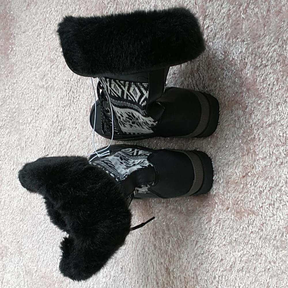 Celebrity Pink Boots - Picture 3 of 4